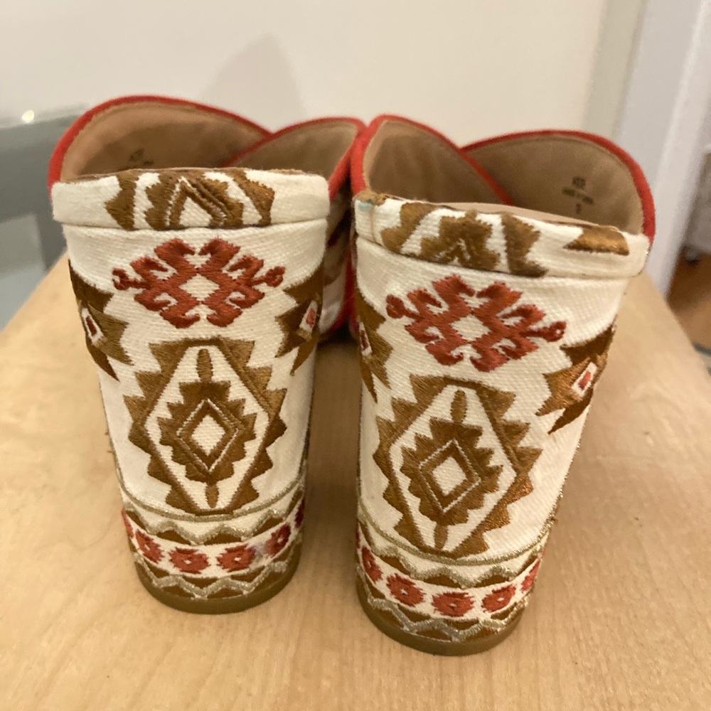 Embroidered stacked heel